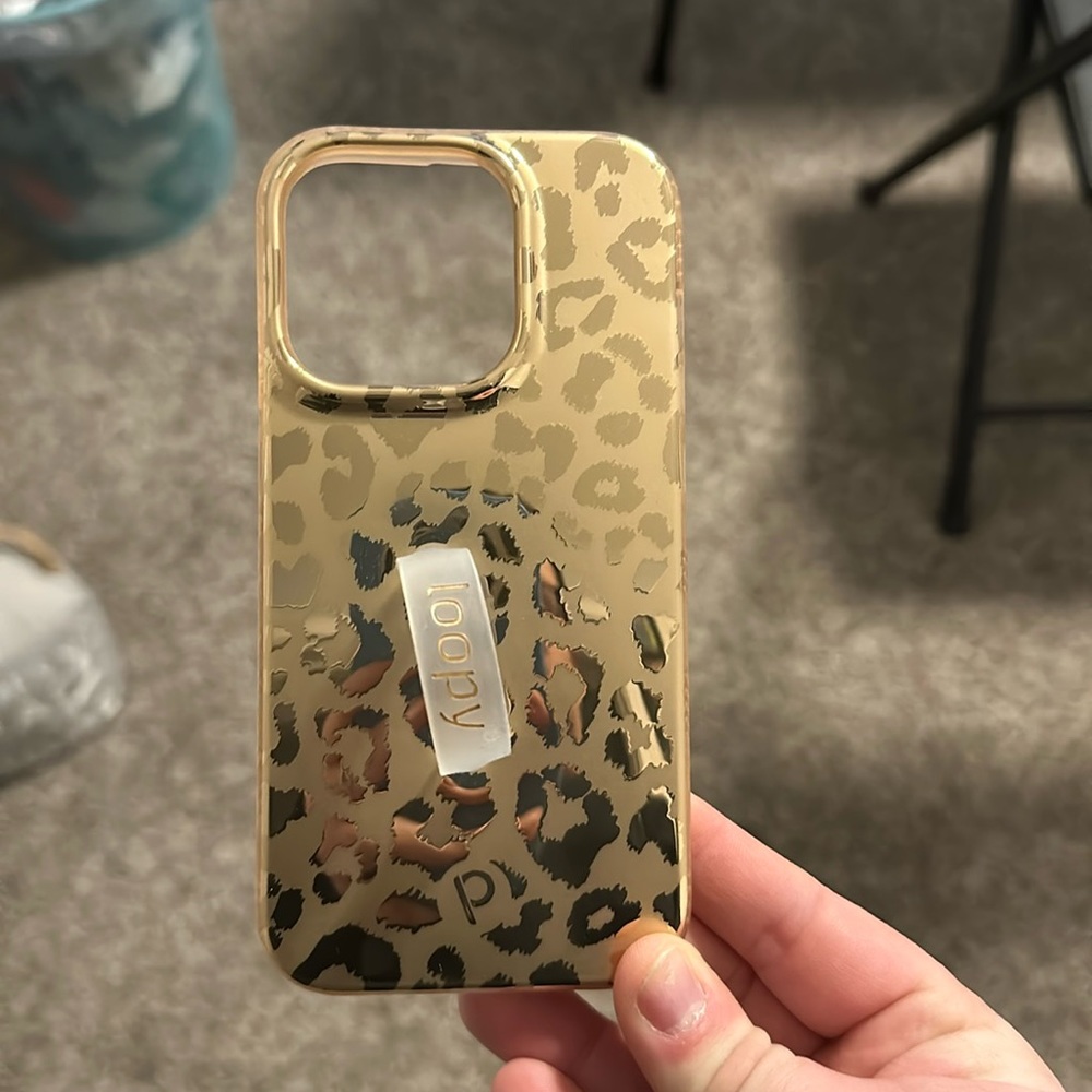 Gold Metallic Leopard Loopy Case iPhone 14 Pro